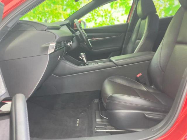 MAZDA3ファストバック 20S Lパッケージ 新品タイヤ/BOSE/保証書/純正 SDナビ/衝突安全装置/シートヒーター/360°ビューモニター/車線逸脱防止支援システム/シート フルレザー/ドライブレコーダー 純正/ヘッドランプ HID 禁煙車(5枚目)