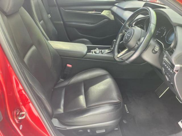 MAZDA3ファストバック 20S Lパッケージ 新品タイヤ/BOSE/保証書/純正 SDナビ/衝突安全装置/シートヒーター/360°ビューモニター/車線逸脱防止支援システム/シート フルレザー/ドライブレコーダー 純正/ヘッドランプ HID 禁煙車(7枚目)