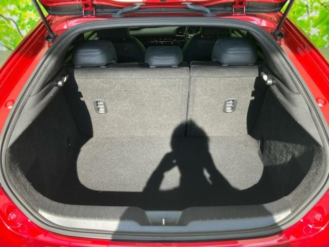 MAZDA3ファストバック 20S Lパッケージ 新品タイヤ/BOSE/保証書/純正 SDナビ/衝突安全装置/シートヒーター/360°ビューモニター/車線逸脱防止支援システム/シート フルレザー/ドライブレコーダー 純正/ヘッドランプ HID 禁煙車(19枚目)