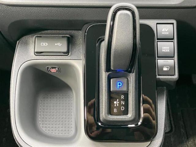 シエンタ ハイブリッドＺ　新品タイヤ／保証書／ディスプレイオーディオ＋ナビ１０インチ／トヨタセーフティセンス／両側電動スライドドア／シートヒーター　前席／パノラミックビューモニター／車線逸脱防止支援システム　全周囲カメラ（14枚目）