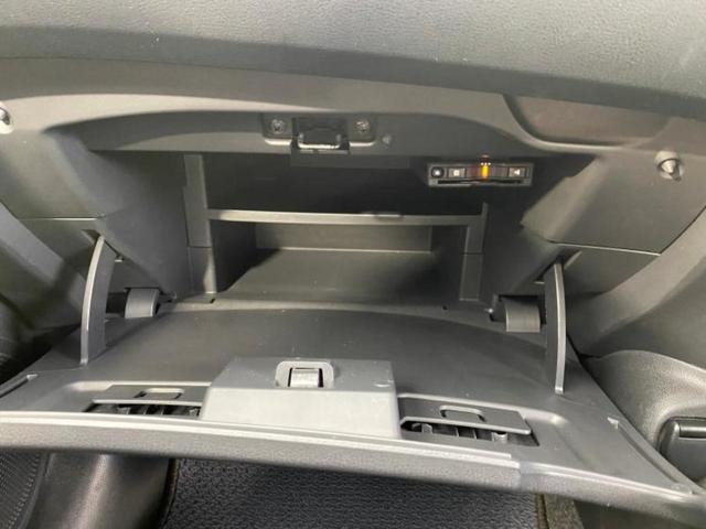 ノート eパワーB 衝突安全装置/車線逸脱防止支援システム/EBD付ABS/横滑り防止装置/アイドリングストップ/エアバッグ 運転席/エアバッグ 助手席/アルミホイール/パワーウインドウ/キーレスエントリー 盗難防止装置(34枚目)