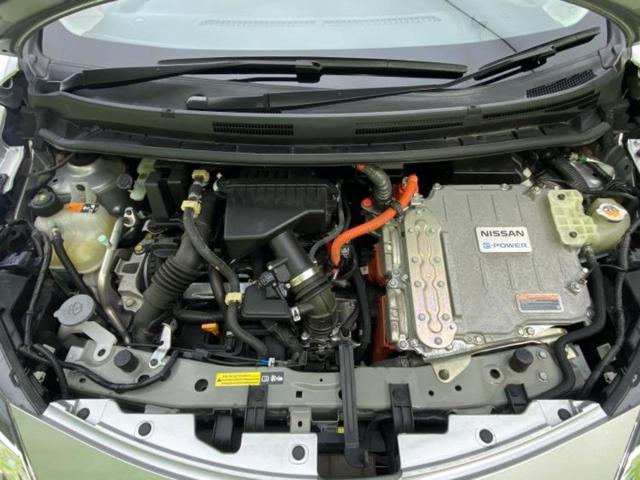 ノート eパワーB 衝突安全装置/車線逸脱防止支援システム/EBD付ABS/横滑り防止装置/アイドリングストップ/エアバッグ 運転席/エアバッグ 助手席/アルミホイール/パワーウインドウ/キーレスエントリー 盗難防止装置(45枚目)