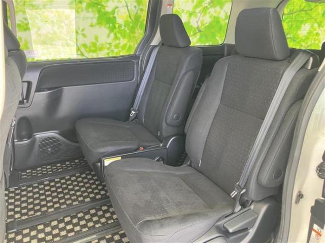 ヴォクシー ハイブリッドV 純正エアロ/保証書/純正 SDナビ/フリップダウンモニター/両側電動スライドドア/シートヒーター/ヘッドランプ LED/ETC/EBD付ABS/横滑り防止装置/アイドリングストップ/フルセグTV(19枚目)