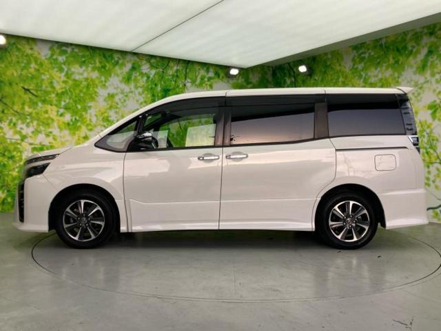 ヴォクシー ＺＳキラメキ　純正　９インチ　ＳＤナビ／フリップダウンモニター／トヨタセーフティセンス／両側電動スライドドア／車線逸脱防止支援システム／ドライブレコーダー　前後／ヘッドランプ　ＬＥＤ／ＵＳＢジャック　バックカメラ（2枚目）