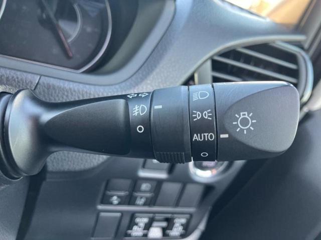 ヴォクシー ＺＳキラメキ　純正　９インチ　ＳＤナビ／フリップダウンモニター／トヨタセーフティセンス／両側電動スライドドア／車線逸脱防止支援システム／ドライブレコーダー　前後／ヘッドランプ　ＬＥＤ／ＵＳＢジャック　バックカメラ（17枚目）