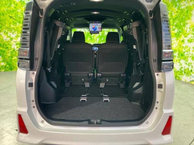 ヴォクシー ＺＳキラメキ　純正　９インチ　ＳＤナビ／フリップダウンモニター／トヨタセーフティセンス／両側電動スライドドア／車線逸脱防止支援システム／ドライブレコーダー　前後／ヘッドランプ　ＬＥＤ／ＵＳＢジャック　バックカメラ（21枚目）