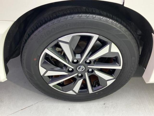 セレナ ｅパワーハイウェイスターＶ　新品タイヤ／純正　９インチ　メモリーナビ／エマージェンシーブレーキ／両側電動スライドドア／アラウンドビューモニター／車線逸脱防止支援システム／プロパイロット／ドライブレコーダー　純正　全周囲カメラ（48枚目）