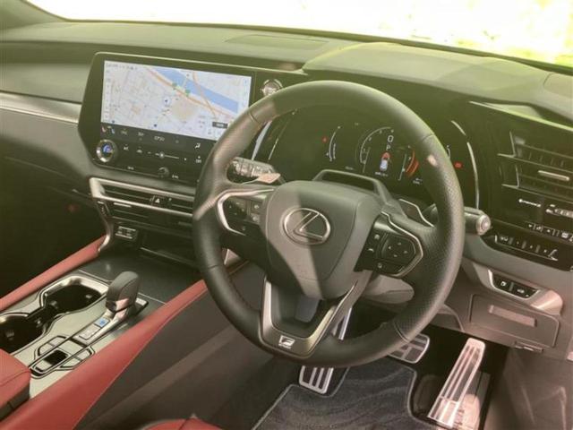RX 4WD RX350Fスポーツ サンルーフ/保証書/ディスプレイオーディオ+ナビ14インチ/デジタルインナーミラー/衝突安全装置/シートヒーター/パノラミックビューモニター/車線逸脱防止支援システム/シート フルレザー 革シート(4枚目)