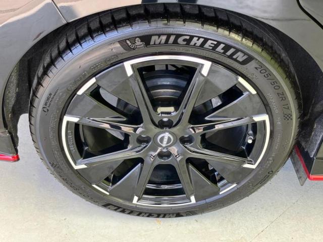 オーラ ニスモ　新品タイヤ／保証書／純正　９インチ　メモリーナビ／インテリジェントルームミラー／エマージェンシーブレーキ／シートヒーター　前席／アラウンドビューモニター／車線逸脱防止支援システム／シート　ハーフレザー（42枚目）