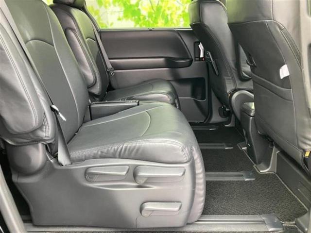 ヴォクシー ハイブリッドＳ－Ｚ　新品タイヤ／純正エアロ／保証書／純正　ＨＤＤナビ／後席モニター　純正　１２．３インチ／デジタルインナーミラー／衝突安全装置／両側電動スライドドア／シートヒーター　前席／パノラミックビューモニター（7枚目）