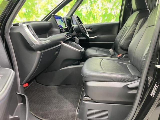 ヴォクシー ハイブリッドＳ－Ｚ　新品タイヤ／純正エアロ／保証書／純正　ＨＤＤナビ／後席モニター　純正　１２．３インチ／デジタルインナーミラー／衝突安全装置／両側電動スライドドア／シートヒーター　前席／パノラミックビューモニター（23枚目）