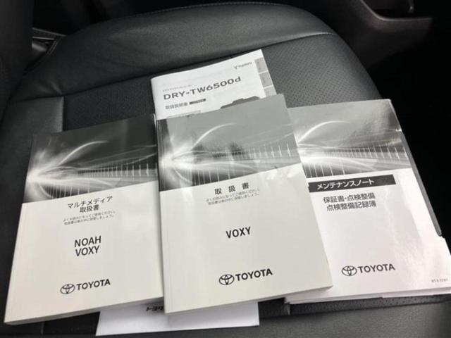 ヴォクシー ハイブリッドＳ－Ｚ　新品タイヤ／純正エアロ／保証書／純正　ＨＤＤナビ／後席モニター　純正　１２．３インチ／デジタルインナーミラー／衝突安全装置／両側電動スライドドア／シートヒーター　前席／パノラミックビューモニター（31枚目）