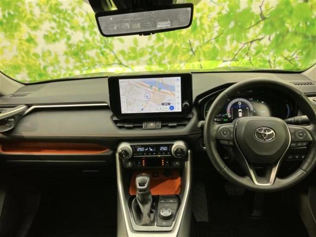RAV4 4WDハイブリッドアドベンチャー パノラマルーフ/保証書/ディスプレイオーディオ+ナビ9インチ/デジタルインナーミラー/トヨタセーフティセンス/シートヒーター 前席/パノラミックビューモニター/車線逸脱防止支援システム サンルーフ(4枚目)