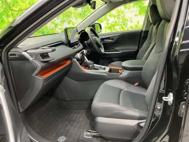 RAV4 4WDハイブリッドアドベンチャー パノラマルーフ/保証書/ディスプレイオーディオ+ナビ9インチ/デジタルインナーミラー/トヨタセーフティセンス/シートヒーター 前席/パノラミックビューモニター/車線逸脱防止支援システム サンルーフ(5枚目)