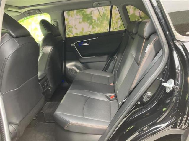 RAV4 4WDハイブリッドアドベンチャー パノラマルーフ/保証書/ディスプレイオーディオ+ナビ9インチ/デジタルインナーミラー/トヨタセーフティセンス/シートヒーター 前席/パノラミックビューモニター/車線逸脱防止支援システム サンルーフ(6枚目)