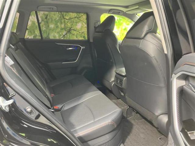 RAV4 4WDハイブリッドアドベンチャー パノラマルーフ/保証書/ディスプレイオーディオ+ナビ9インチ/デジタルインナーミラー/トヨタセーフティセンス/シートヒーター 前席/パノラミックビューモニター/車線逸脱防止支援システム サンルーフ(8枚目)