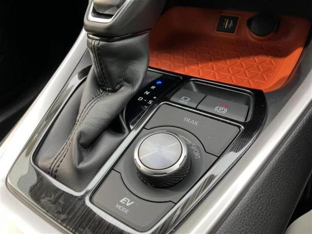 RAV4 4WDハイブリッドアドベンチャー パノラマルーフ/保証書/ディスプレイオーディオ+ナビ9インチ/デジタルインナーミラー/トヨタセーフティセンス/シートヒーター 前席/パノラミックビューモニター/車線逸脱防止支援システム サンルーフ(32枚目)