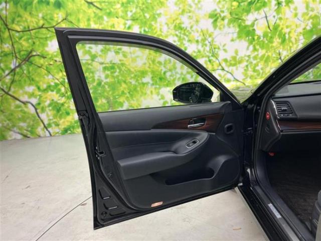 クラウンハイブリッド ハイブリッドロイヤルサルーンブラックスタイル　新品タイヤ／保証書／純正　ナビ／衝突安全装置／シートヒーター　前席／ヘッドランプ　ＬＥＤ／Ｂｌｕｅｔｏｏｔｈ接続／ＥＴＣ／ＥＢＤ付ＡＢＳ／横滑り防止装置／アイドリングストップ／クルーズコントロール（22枚目）