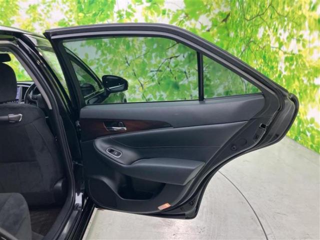 クラウンハイブリッド ハイブリッドロイヤルサルーンブラックスタイル　新品タイヤ／保証書／純正　ナビ／衝突安全装置／シートヒーター　前席／ヘッドランプ　ＬＥＤ／Ｂｌｕｅｔｏｏｔｈ接続／ＥＴＣ／ＥＢＤ付ＡＢＳ／横滑り防止装置／アイドリングストップ／クルーズコントロール（23枚目）