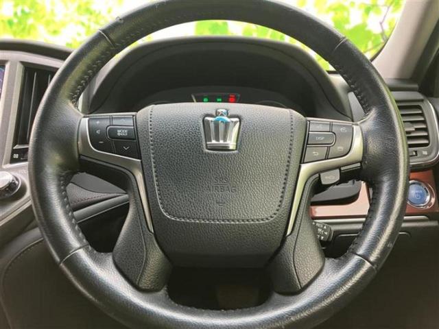 クラウンハイブリッド ハイブリッドロイヤルサルーンブラックスタイル　新品タイヤ／保証書／純正　ナビ／衝突安全装置／シートヒーター　前席／ヘッドランプ　ＬＥＤ／Ｂｌｕｅｔｏｏｔｈ接続／ＥＴＣ／ＥＢＤ付ＡＢＳ／横滑り防止装置／アイドリングストップ／クルーズコントロール（26枚目）