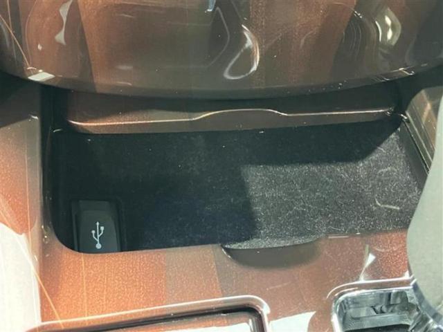 クラウンハイブリッド ハイブリッドロイヤルサルーンブラックスタイル　新品タイヤ／保証書／純正　ナビ／衝突安全装置／シートヒーター　前席／ヘッドランプ　ＬＥＤ／Ｂｌｕｅｔｏｏｔｈ接続／ＥＴＣ／ＥＢＤ付ＡＢＳ／横滑り防止装置／アイドリングストップ／クルーズコントロール（32枚目）