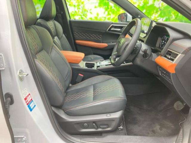 アウトランダーＰＨＥＶ ４ＷＤ　Ｐ　新品タイヤ／サンルーフ／ＢＯＳＥ／保証書／純正　ＳＤナビ／衝突安全装置／シートヒーター／全方位モニター／車線逸脱防止支援システム／シート　合皮／電動バックドア／ヘッドランプ　ＬＥＤ　全周囲カメラ（7枚目）