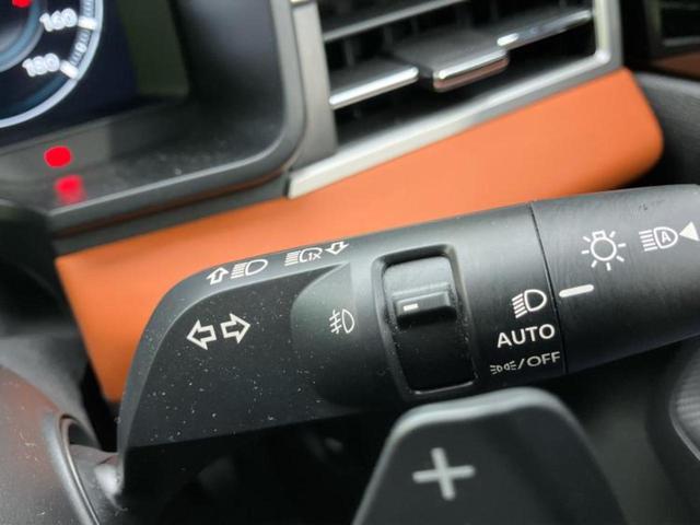 アウトランダーＰＨＥＶ ４ＷＤ　Ｐ　新品タイヤ／サンルーフ／ＢＯＳＥ／保証書／純正　ＳＤナビ／衝突安全装置／シートヒーター／全方位モニター／車線逸脱防止支援システム／シート　合皮／電動バックドア／ヘッドランプ　ＬＥＤ　全周囲カメラ（16枚目）