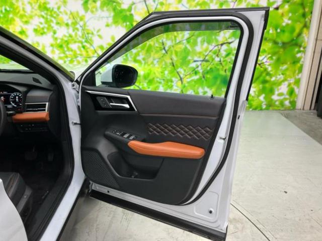 アウトランダーＰＨＥＶ ４ＷＤ　Ｐ　新品タイヤ／サンルーフ／ＢＯＳＥ／保証書／純正　ＳＤナビ／衝突安全装置／シートヒーター／全方位モニター／車線逸脱防止支援システム／シート　合皮／電動バックドア／ヘッドランプ　ＬＥＤ　全周囲カメラ（22枚目）