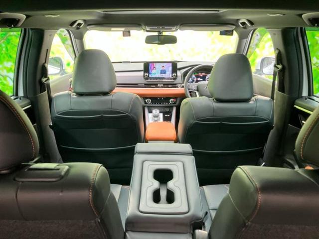 アウトランダーＰＨＥＶ ４ＷＤ　Ｐ　新品タイヤ／サンルーフ／ＢＯＳＥ／保証書／純正　ＳＤナビ／衝突安全装置／シートヒーター／全方位モニター／車線逸脱防止支援システム／シート　合皮／電動バックドア／ヘッドランプ　ＬＥＤ　全周囲カメラ（27枚目）