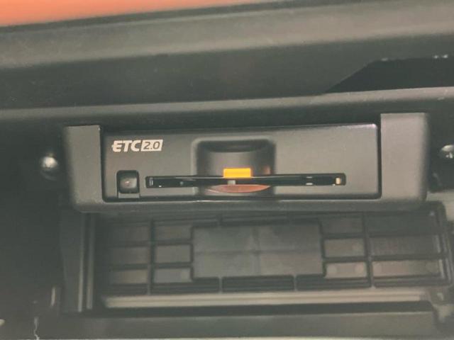 アウトランダーＰＨＥＶ ４ＷＤ　Ｐ　新品タイヤ／サンルーフ／ＢＯＳＥ／保証書／純正　ＳＤナビ／衝突安全装置／シートヒーター／全方位モニター／車線逸脱防止支援システム／シート　合皮／電動バックドア／ヘッドランプ　ＬＥＤ　全周囲カメラ（28枚目）