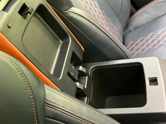 アウトランダーＰＨＥＶ ４ＷＤ　Ｐ　新品タイヤ／サンルーフ／ＢＯＳＥ／保証書／純正　ＳＤナビ／衝突安全装置／シートヒーター／全方位モニター／車線逸脱防止支援システム／シート　合皮／電動バックドア／ヘッドランプ　ＬＥＤ　全周囲カメラ（36枚目）