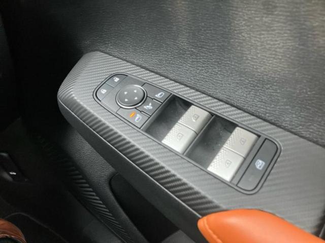 アウトランダーＰＨＥＶ ４ＷＤ　Ｐ　新品タイヤ／サンルーフ／ＢＯＳＥ／保証書／純正　ＳＤナビ／衝突安全装置／シートヒーター／全方位モニター／車線逸脱防止支援システム／シート　合皮／電動バックドア／ヘッドランプ　ＬＥＤ　全周囲カメラ（38枚目）