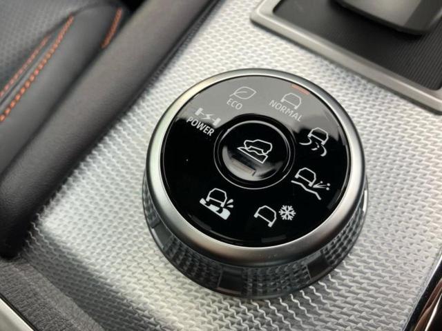 アウトランダーＰＨＥＶ ４ＷＤ　Ｐ　新品タイヤ／サンルーフ／ＢＯＳＥ／保証書／純正　ＳＤナビ／衝突安全装置／シートヒーター／全方位モニター／車線逸脱防止支援システム／シート　合皮／電動バックドア／ヘッドランプ　ＬＥＤ　全周囲カメラ（45枚目）