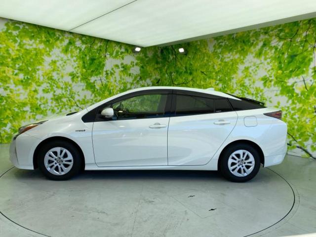 プリウス Ｓ　純正　９インチ　ナビ／トヨタセーフティセンス／車線逸脱防止支援システム／ドライブレコーダー　社外／ヘッドランプ　ＬＥＤ／Ｂｌｕｅｔｏｏｔｈ接続／ＥＴＣ／ＥＢＤ付ＡＢＳ／横滑り防止装置　バックカメラ（2枚目）