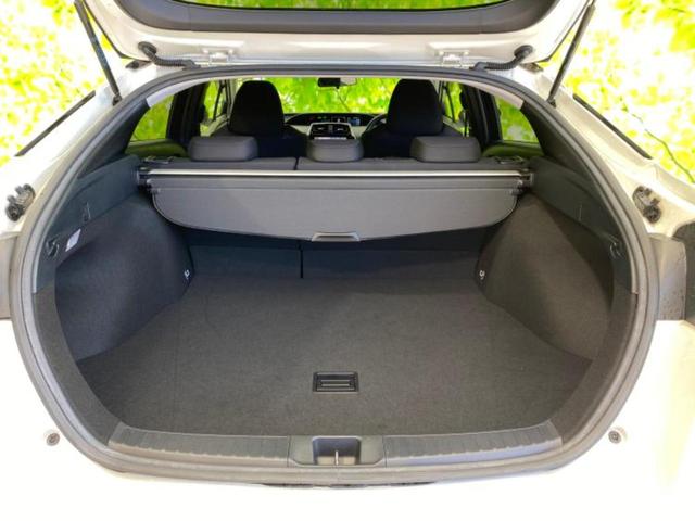 プリウス Ｓ　純正　９インチ　ナビ／トヨタセーフティセンス／車線逸脱防止支援システム／ドライブレコーダー　社外／ヘッドランプ　ＬＥＤ／Ｂｌｕｅｔｏｏｔｈ接続／ＥＴＣ／ＥＢＤ付ＡＢＳ／横滑り防止装置　バックカメラ（21枚目）