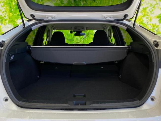 プリウス Ｓ　純正　９インチ　ナビ／トヨタセーフティセンス／車線逸脱防止支援システム／ドライブレコーダー　社外／ヘッドランプ　ＬＥＤ／Ｂｌｕｅｔｏｏｔｈ接続／ＥＴＣ／ＥＢＤ付ＡＢＳ／横滑り防止装置　バックカメラ（22枚目）