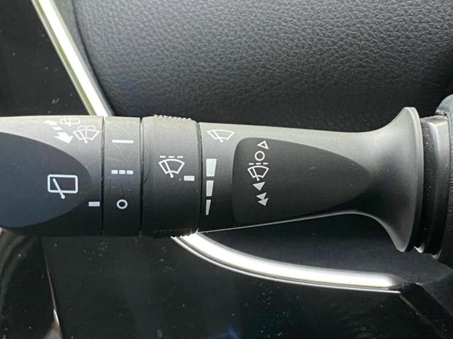 プリウス Ｓ　純正　９インチ　ナビ／トヨタセーフティセンス／車線逸脱防止支援システム／ドライブレコーダー　社外／ヘッドランプ　ＬＥＤ／Ｂｌｕｅｔｏｏｔｈ接続／ＥＴＣ／ＥＢＤ付ＡＢＳ／横滑り防止装置　バックカメラ（27枚目）