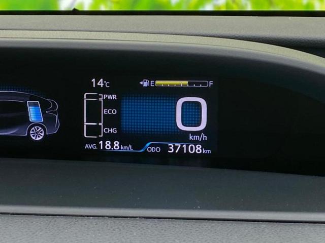 プリウス Ｓ　純正　９インチ　ナビ／トヨタセーフティセンス／車線逸脱防止支援システム／ドライブレコーダー　社外／ヘッドランプ　ＬＥＤ／Ｂｌｕｅｔｏｏｔｈ接続／ＥＴＣ／ＥＢＤ付ＡＢＳ／横滑り防止装置　バックカメラ（29枚目）