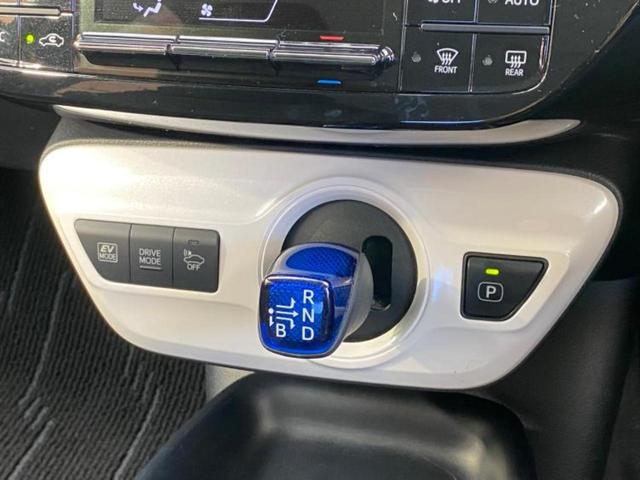 プリウス Ｓ　純正　９インチ　ナビ／トヨタセーフティセンス／車線逸脱防止支援システム／ドライブレコーダー　社外／ヘッドランプ　ＬＥＤ／Ｂｌｕｅｔｏｏｔｈ接続／ＥＴＣ／ＥＢＤ付ＡＢＳ／横滑り防止装置　バックカメラ（31枚目）