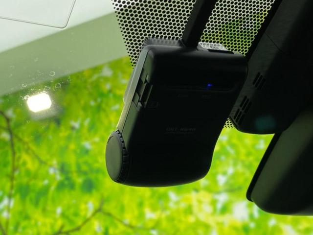 プリウス Ｓ　純正　９インチ　ナビ／トヨタセーフティセンス／車線逸脱防止支援システム／ドライブレコーダー　社外／ヘッドランプ　ＬＥＤ／Ｂｌｕｅｔｏｏｔｈ接続／ＥＴＣ／ＥＢＤ付ＡＢＳ／横滑り防止装置　バックカメラ（32枚目）