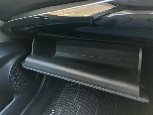 プリウス Ｓ　純正　９インチ　ナビ／トヨタセーフティセンス／車線逸脱防止支援システム／ドライブレコーダー　社外／ヘッドランプ　ＬＥＤ／Ｂｌｕｅｔｏｏｔｈ接続／ＥＴＣ／ＥＢＤ付ＡＢＳ／横滑り防止装置　バックカメラ（44枚目）