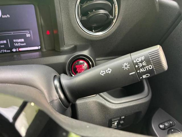 Ｎ－ＢＯＸカスタム ヒョウジュン　保証書／ホンダセンシング／電動スライドドア／シートヒーター　前席／車線逸脱防止支援システム／ヘッドランプ　ＬＥＤ／ＥＢＤ付ＡＢＳ／横滑り防止装置／禁煙車／エアバッグ　運転席／エアバッグ　助手席（10枚目）