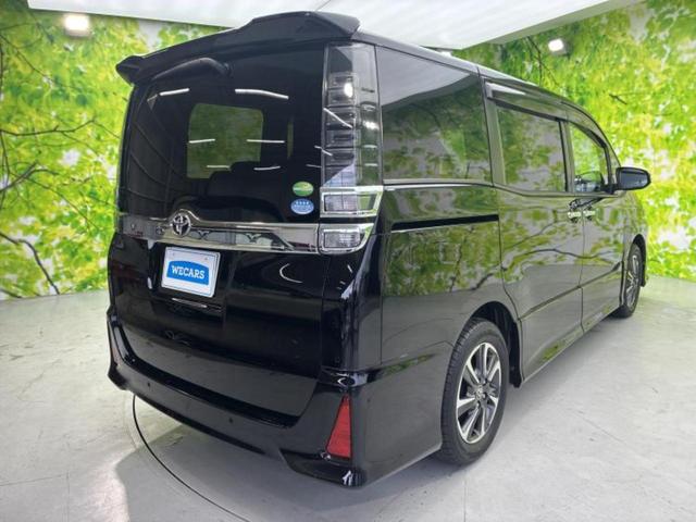 ヴォクシー ＺＳキラメキ２　新品タイヤ／保証書／社外　９インチ　ＳＤナビ／フリップダウンモニター　社外　１０．１インチ／衝突安全装置／両側電動スライドドア／車線逸脱防止支援システム／ドライブレコーダー　社外　衝突被害軽減システム（3枚目）