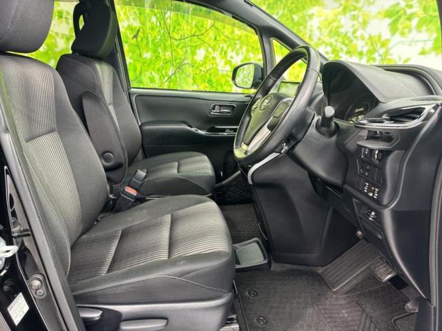 ヴォクシー ＺＳキラメキ２　新品タイヤ／保証書／社外　９インチ　ＳＤナビ／フリップダウンモニター　社外　１０．１インチ／衝突安全装置／両側電動スライドドア／車線逸脱防止支援システム／ドライブレコーダー　社外　衝突被害軽減システム（4枚目）