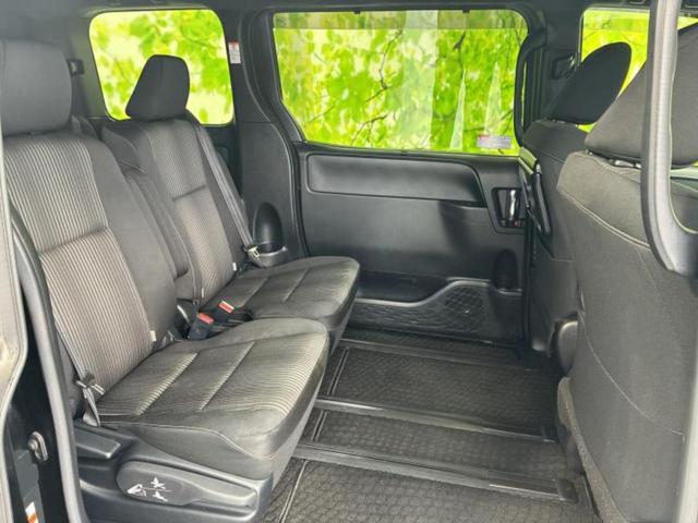 ヴォクシー ＺＳキラメキ２　新品タイヤ／保証書／社外　９インチ　ＳＤナビ／フリップダウンモニター　社外　１０．１インチ／衝突安全装置／両側電動スライドドア／車線逸脱防止支援システム／ドライブレコーダー　社外　衝突被害軽減システム（5枚目）