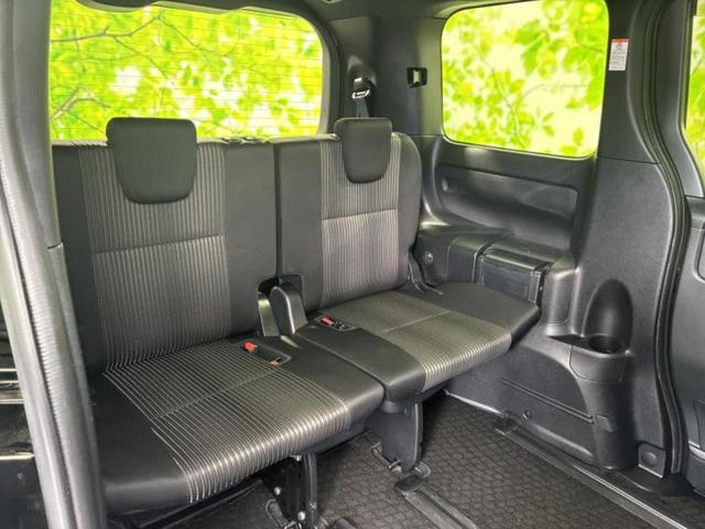 ヴォクシー ＺＳキラメキ２　新品タイヤ／保証書／社外　９インチ　ＳＤナビ／フリップダウンモニター　社外　１０．１インチ／衝突安全装置／両側電動スライドドア／車線逸脱防止支援システム／ドライブレコーダー　社外　衝突被害軽減システム（6枚目）