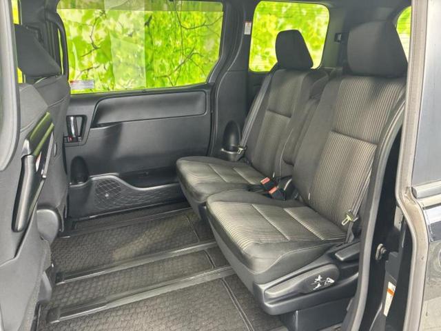 ヴォクシー ＺＳキラメキ２　新品タイヤ／保証書／社外　９インチ　ＳＤナビ／フリップダウンモニター　社外　１０．１インチ／衝突安全装置／両側電動スライドドア／車線逸脱防止支援システム／ドライブレコーダー　社外　衝突被害軽減システム（8枚目）