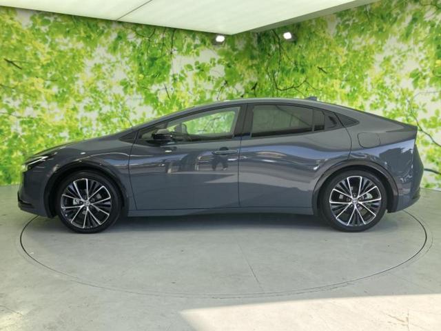 プリウス Ｚ　新品タイヤ／保証書／純正　ＳＤナビ／デジタルインナーミラー／トヨタセーフティセンス／シートヒーター／全方位モニター／車線逸脱防止支援システム／シート　合皮／電動バックドア／ドライブレコーダー　純正（2枚目）