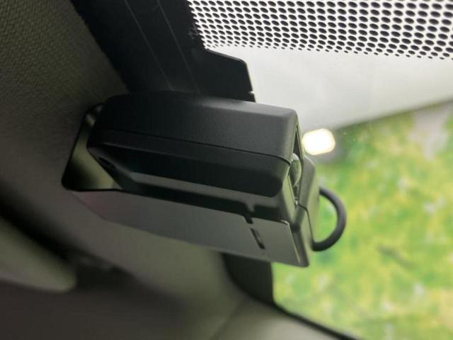 プリウス Ｚ　新品タイヤ／保証書／純正　ＳＤナビ／デジタルインナーミラー／トヨタセーフティセンス／シートヒーター／全方位モニター／車線逸脱防止支援システム／シート　合皮／電動バックドア／ドライブレコーダー　純正（14枚目）