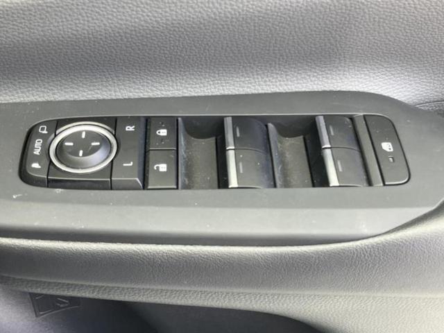 プリウス Ｚ　新品タイヤ／保証書／純正　ＳＤナビ／デジタルインナーミラー／トヨタセーフティセンス／シートヒーター／全方位モニター／車線逸脱防止支援システム／シート　合皮／電動バックドア／ドライブレコーダー　純正（38枚目）